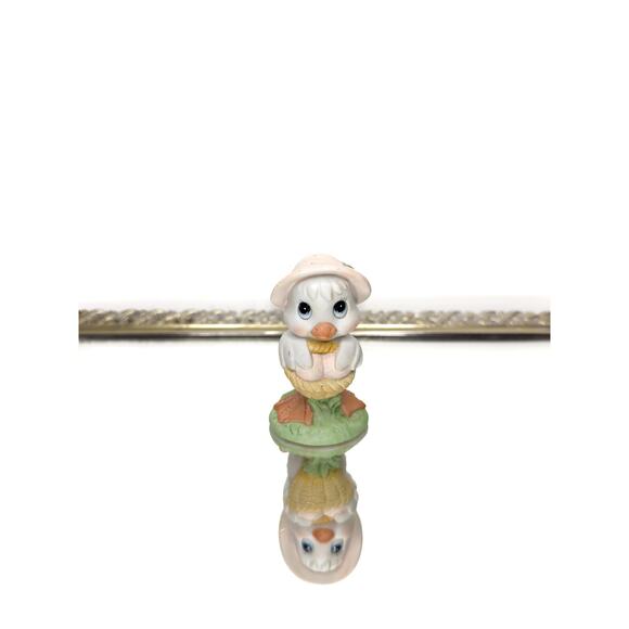 Adorable Vintage Easter Girl Duck Figurine with Hat, Porcelain, Spring Duck - Picture 1 of 10